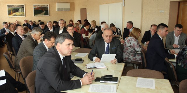 Члени вченої ради обговорюють пропозиції Члени вченої ради обговорюють пропозиції